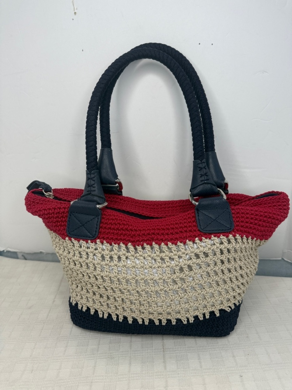 RED WITHE AND BLUE crochet the Sak zip top bag